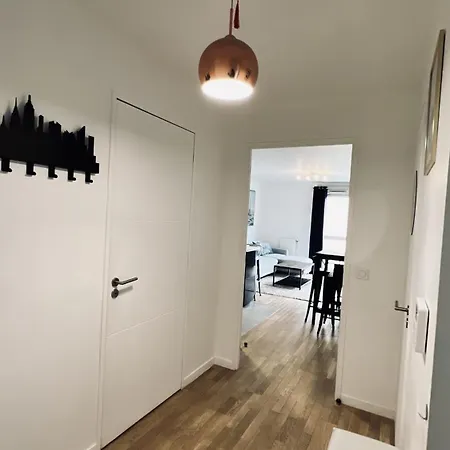 Lumiere Parisienne Appart Moderne Lumineux Et Spacieux De 66M2 Metro L13 Parking Terrasse Et Ascenseur Malakoff Exterior foto