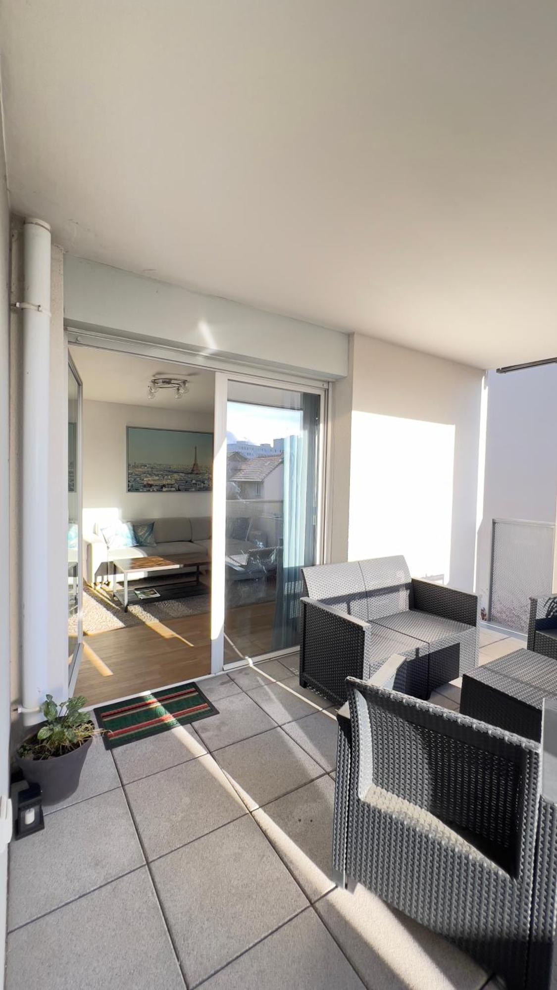 Lumiere Parisienne Moderne Lumineux Et Spacieux De 66m2 Metro L13 Parking Terrasse Et Ascenseur Appartement